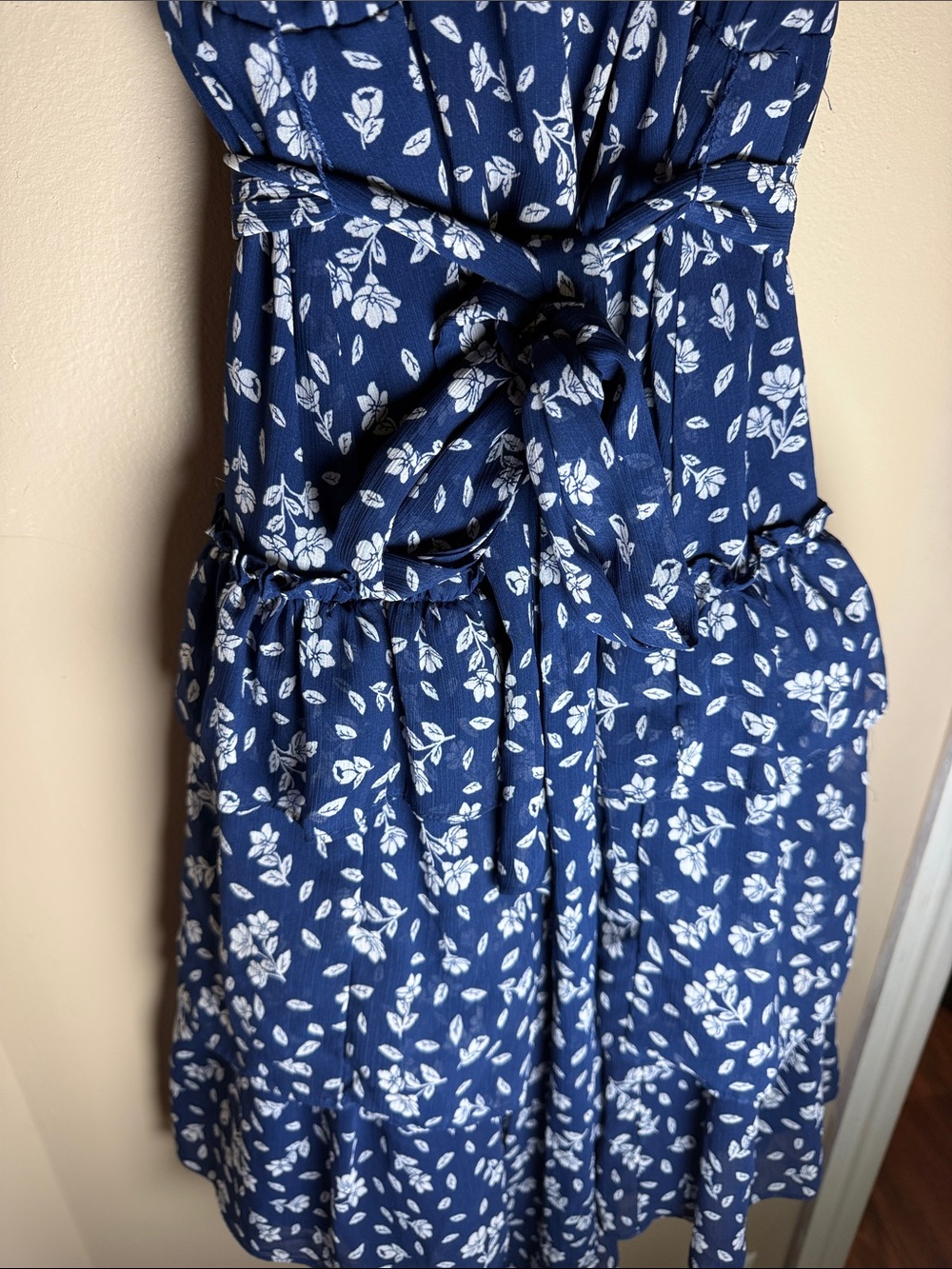 Dress - Picture 3 of 4